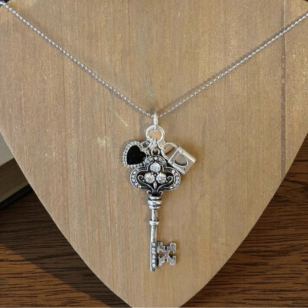 Gorgeous Black and Silver Toned Heart Lock and Key Pendant Necklace - Picture 7 of 17
